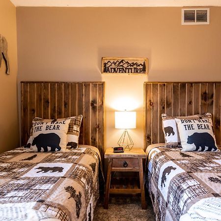 Sky High Views!!-Peak Mountaintop-Outdoor Pool-Close To Downtown-Private Balcony-Wifi-Cable Gatlinburg Eksteriør billede