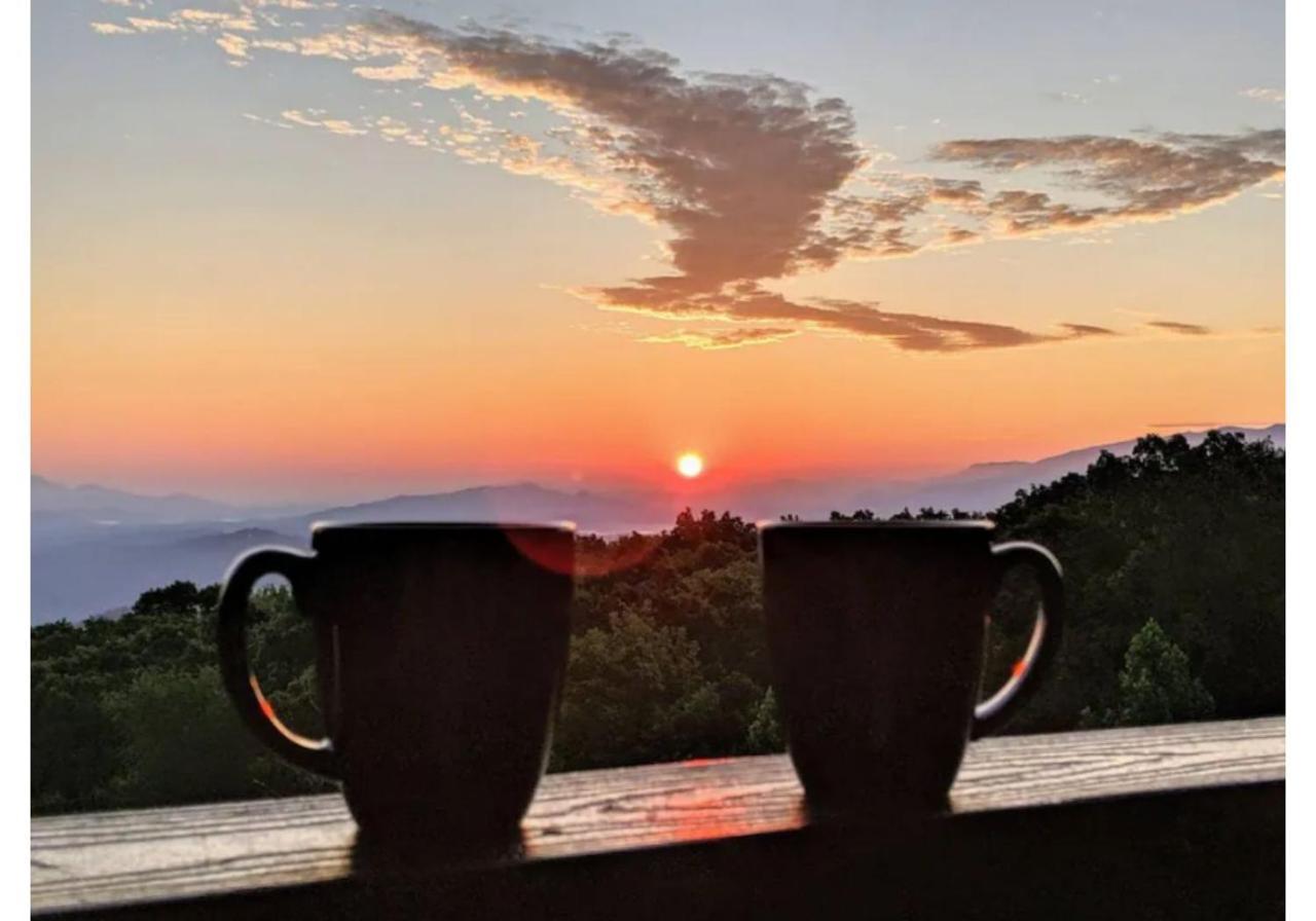 Sky High Views!!-Peak Mountaintop-Outdoor Pool-Close To Downtown-Private Balcony-Wifi-Cable Gatlinburg Eksteriør billede