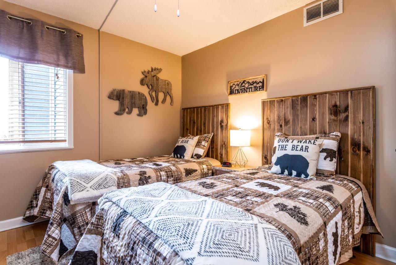 Sky High Views!!-Peak Mountaintop-Outdoor Pool-Close To Downtown-Private Balcony-Wifi-Cable Gatlinburg Eksteriør billede