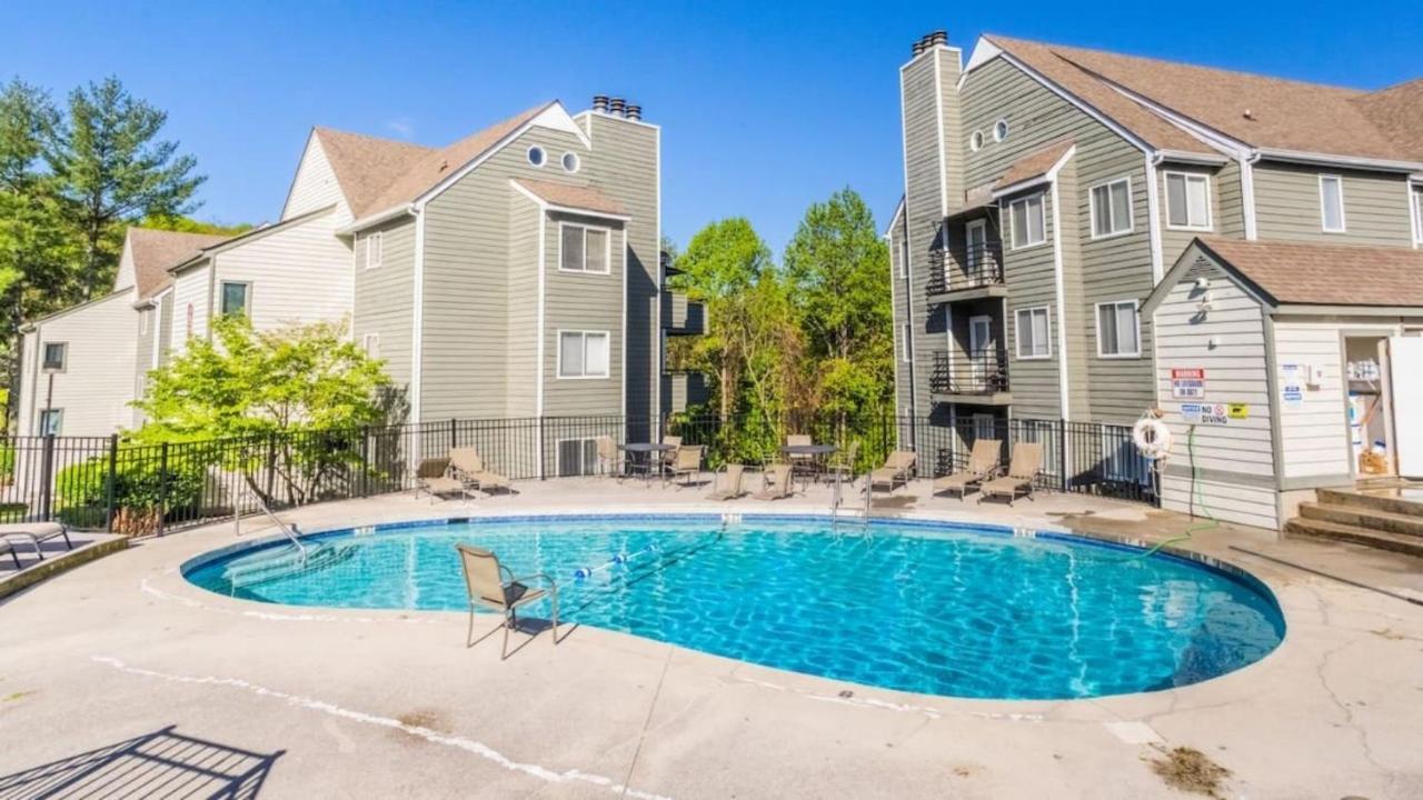 Sky High Views!!-Peak Mountaintop-Outdoor Pool-Close To Downtown-Private Balcony-Wifi-Cable Gatlinburg Eksteriør billede