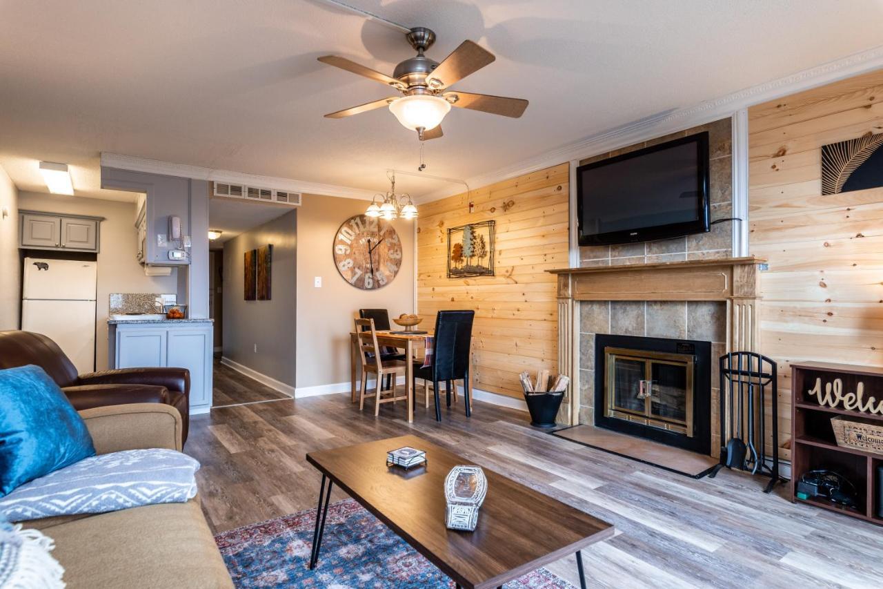 Sky High Views!!-Peak Mountaintop-Outdoor Pool-Close To Downtown-Private Balcony-Wifi-Cable Gatlinburg Eksteriør billede