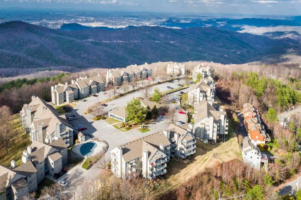 Sky High Views!!-Peak Mountaintop-Outdoor Pool-Close To Downtown-Private Balcony-Wifi-Cable Gatlinburg Eksteriør billede