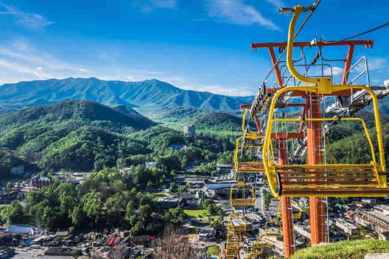 Sky High Views!!-Peak Mountaintop-Outdoor Pool-Close To Downtown-Private Balcony-Wifi-Cable Gatlinburg Eksteriør billede