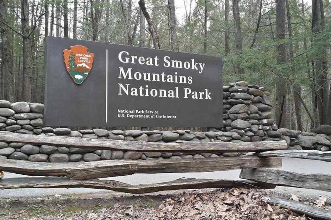 Sky High Views!!-Peak Mountaintop-Outdoor Pool-Close To Downtown-Private Balcony-Wifi-Cable Gatlinburg Eksteriør billede
