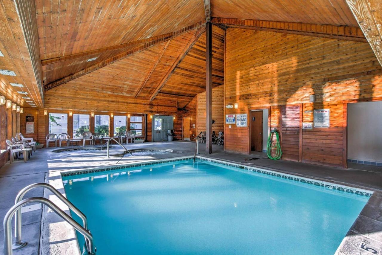 Sky High Views!!-Peak Mountaintop-Outdoor Pool-Close To Downtown-Private Balcony-Wifi-Cable Gatlinburg Eksteriør billede