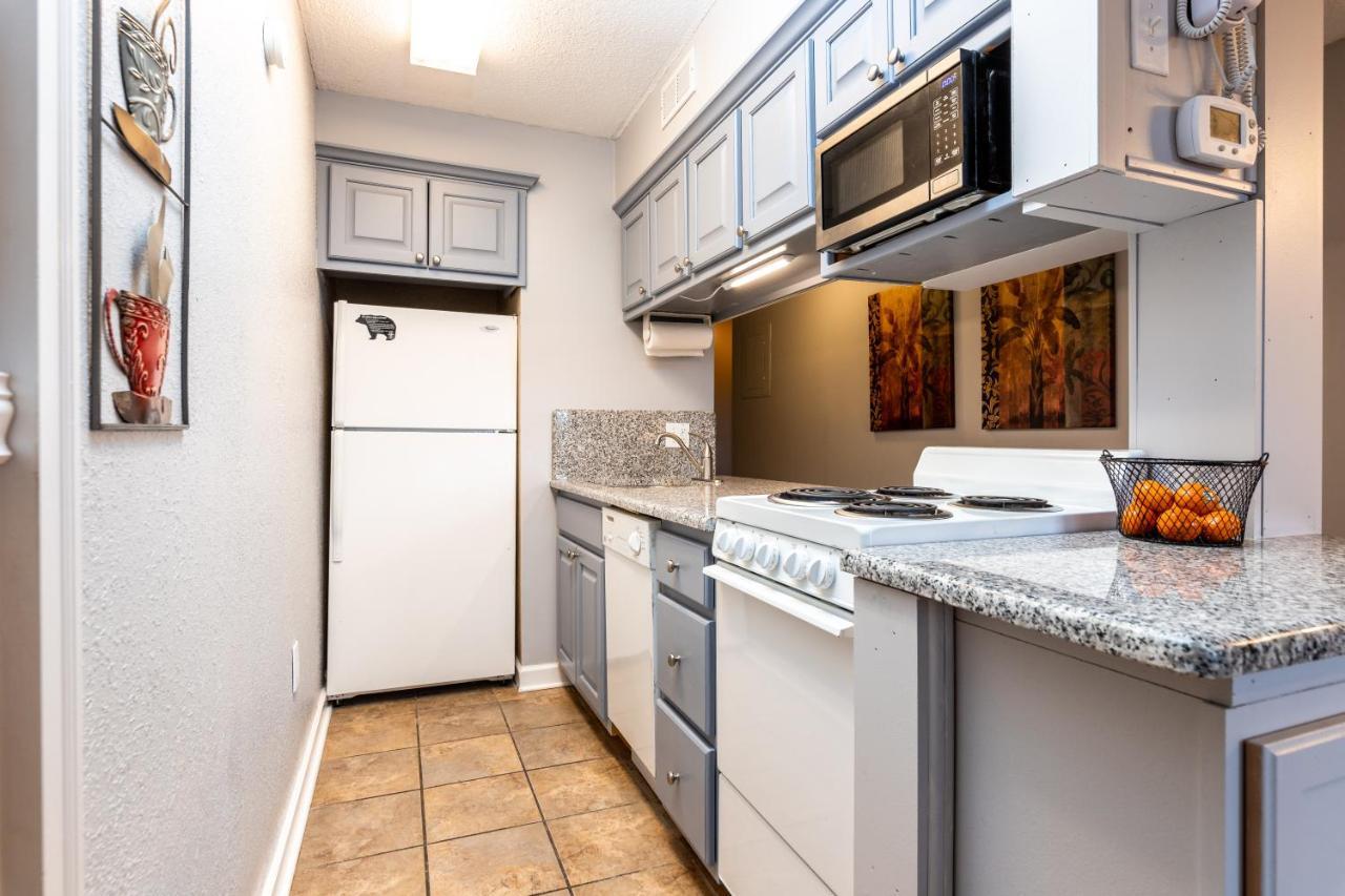 Sky High Views!!-Peak Mountaintop-Outdoor Pool-Close To Downtown-Private Balcony-Wifi-Cable Gatlinburg Eksteriør billede