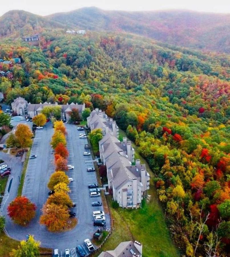 Sky High Views!!-Peak Mountaintop-Outdoor Pool-Close To Downtown-Private Balcony-Wifi-Cable Gatlinburg Eksteriør billede