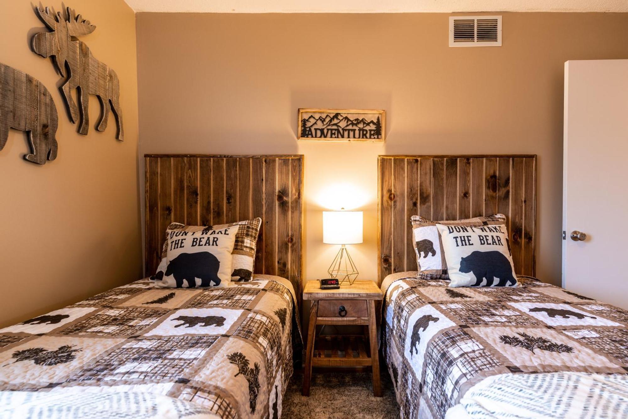 Sky High Views!!-Peak Mountaintop-Outdoor Pool-Close To Downtown-Private Balcony-Wifi-Cable Gatlinburg Eksteriør billede