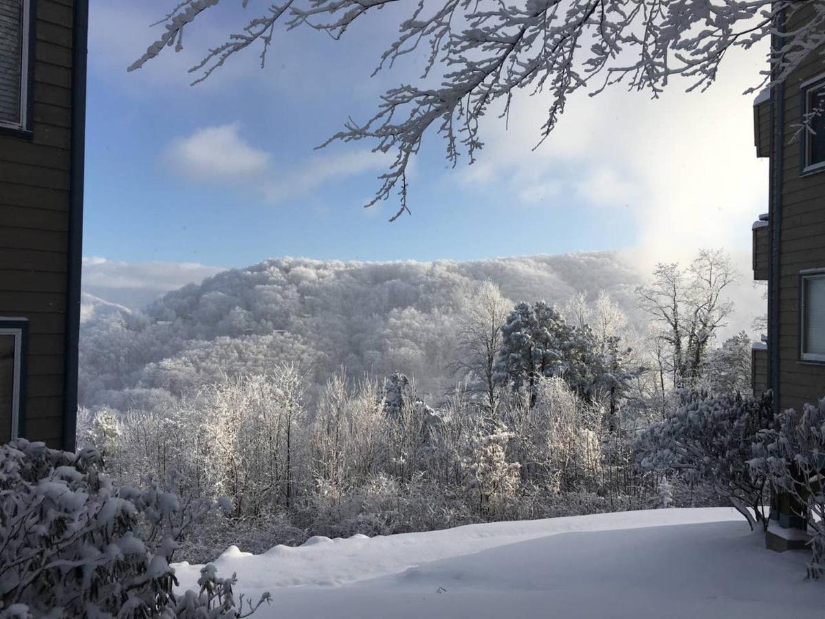 Sky High Views!!-Peak Mountaintop-Outdoor Pool-Close To Downtown-Private Balcony-Wifi-Cable Gatlinburg Eksteriør billede