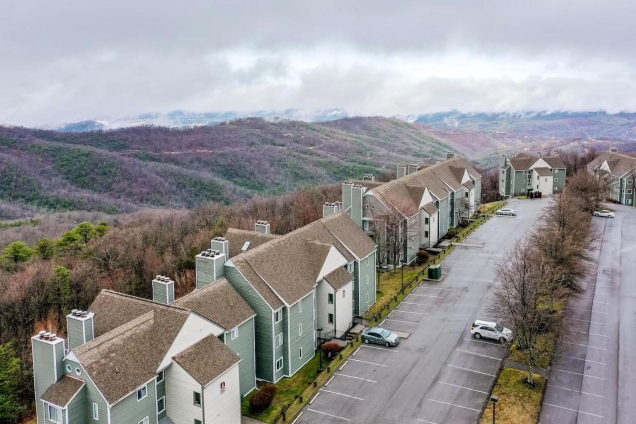 Sky High Views!!-Peak Mountaintop-Outdoor Pool-Close To Downtown-Private Balcony-Wifi-Cable Gatlinburg Eksteriør billede