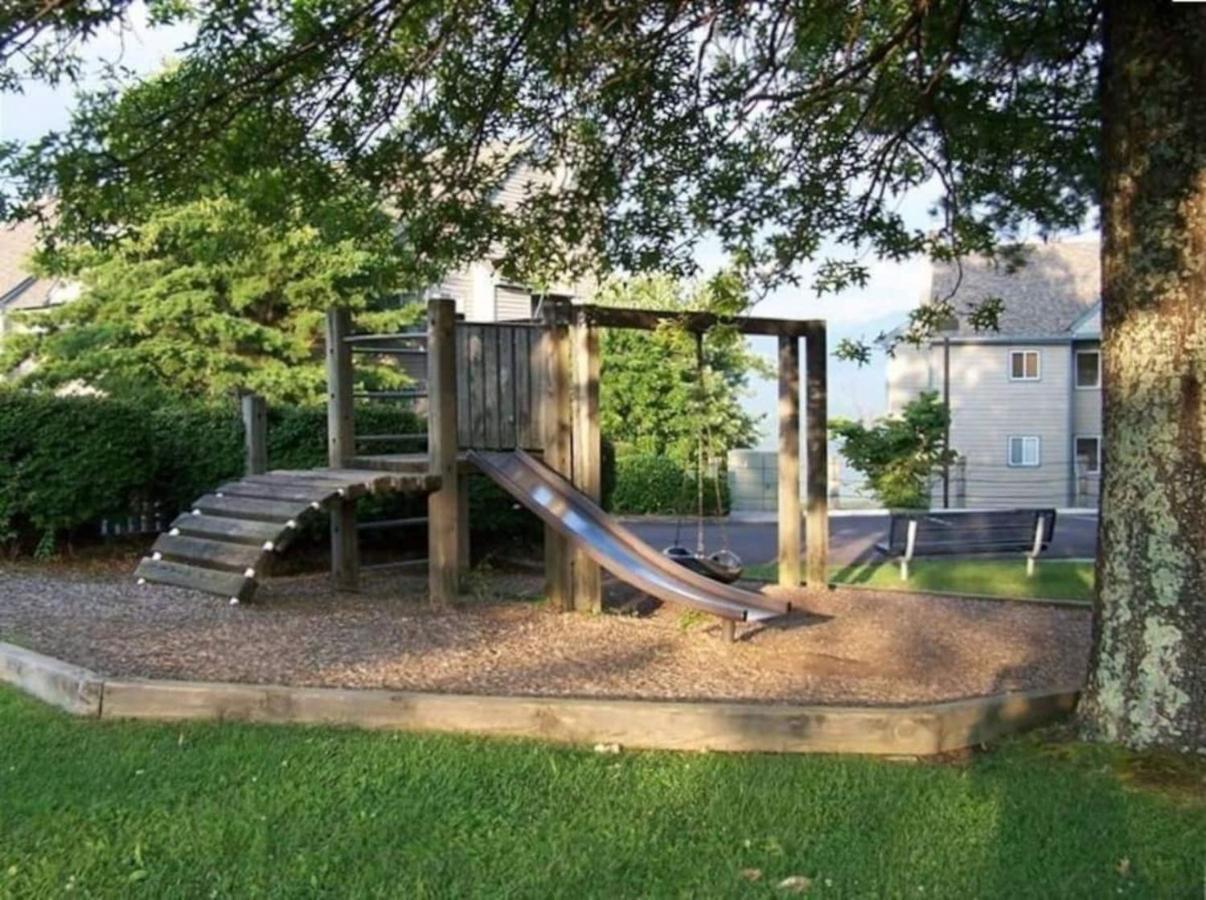 Sky High Views!!-Peak Mountaintop-Outdoor Pool-Close To Downtown-Private Balcony-Wifi-Cable Gatlinburg Eksteriør billede