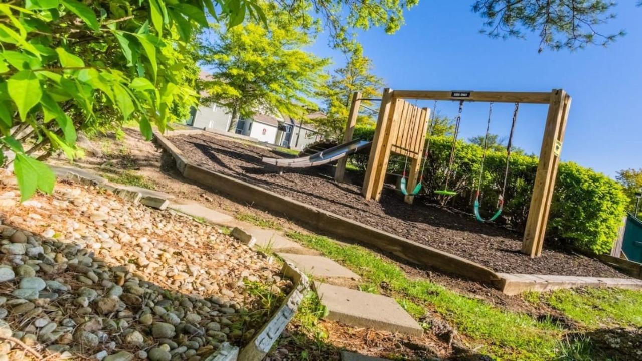 Sky High Views!!-Peak Mountaintop-Outdoor Pool-Close To Downtown-Private Balcony-Wifi-Cable Gatlinburg Eksteriør billede