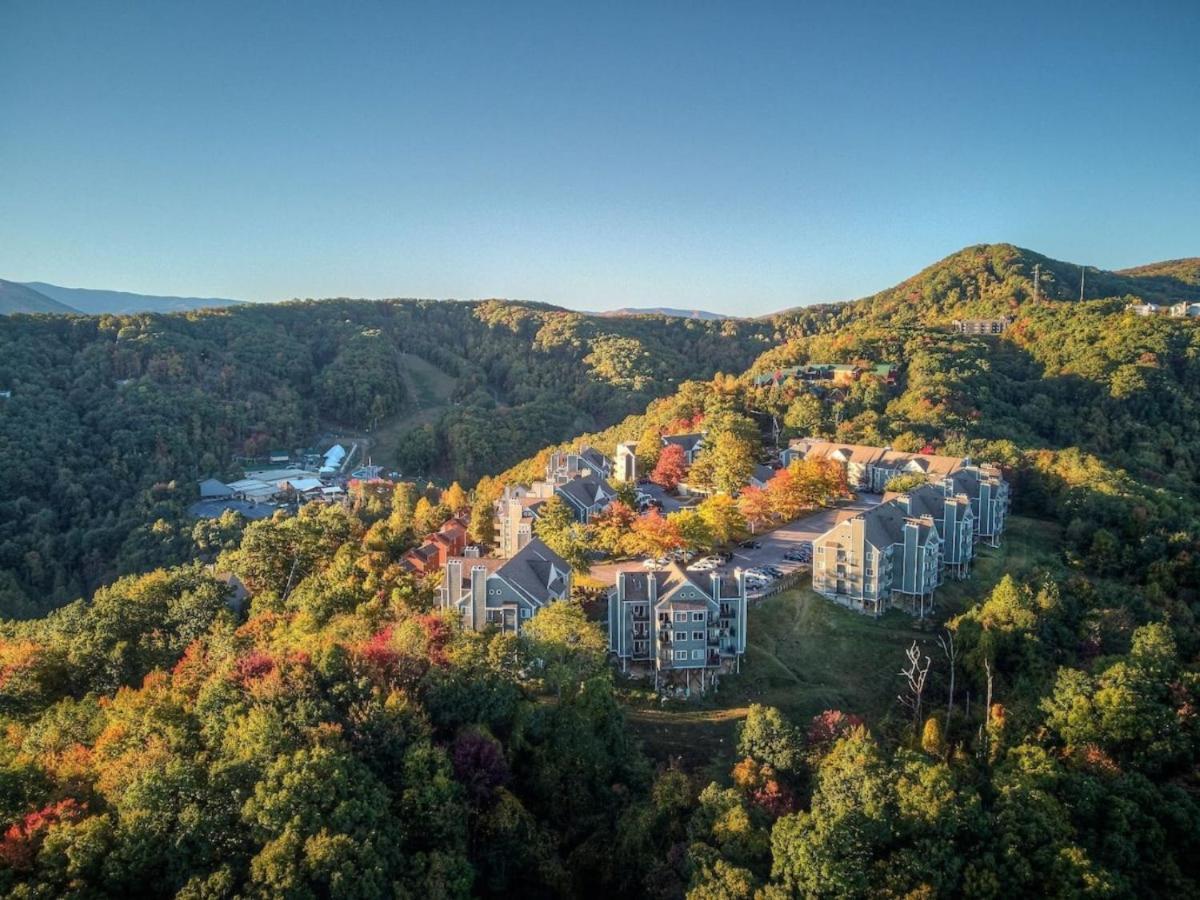 Sky High Views!!-Peak Mountaintop-Outdoor Pool-Close To Downtown-Private Balcony-Wifi-Cable Gatlinburg Eksteriør billede