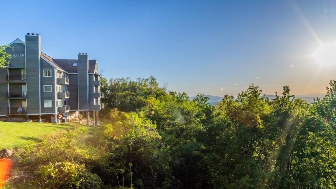 Sky High Views!!-Peak Mountaintop-Outdoor Pool-Close To Downtown-Private Balcony-Wifi-Cable Gatlinburg Eksteriør billede