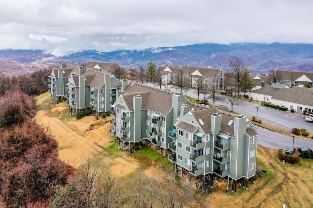 Sky High Views!!-Peak Mountaintop-Outdoor Pool-Close To Downtown-Private Balcony-Wifi-Cable Gatlinburg Eksteriør billede