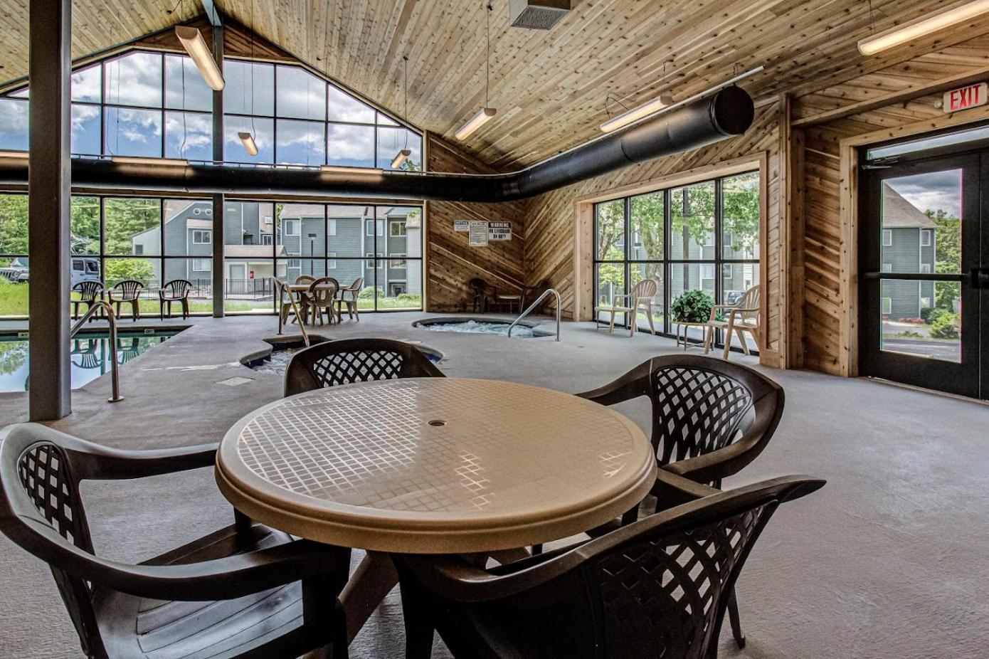 Sky High Views!!-Peak Mountaintop-Outdoor Pool-Close To Downtown-Private Balcony-Wifi-Cable Gatlinburg Eksteriør billede
